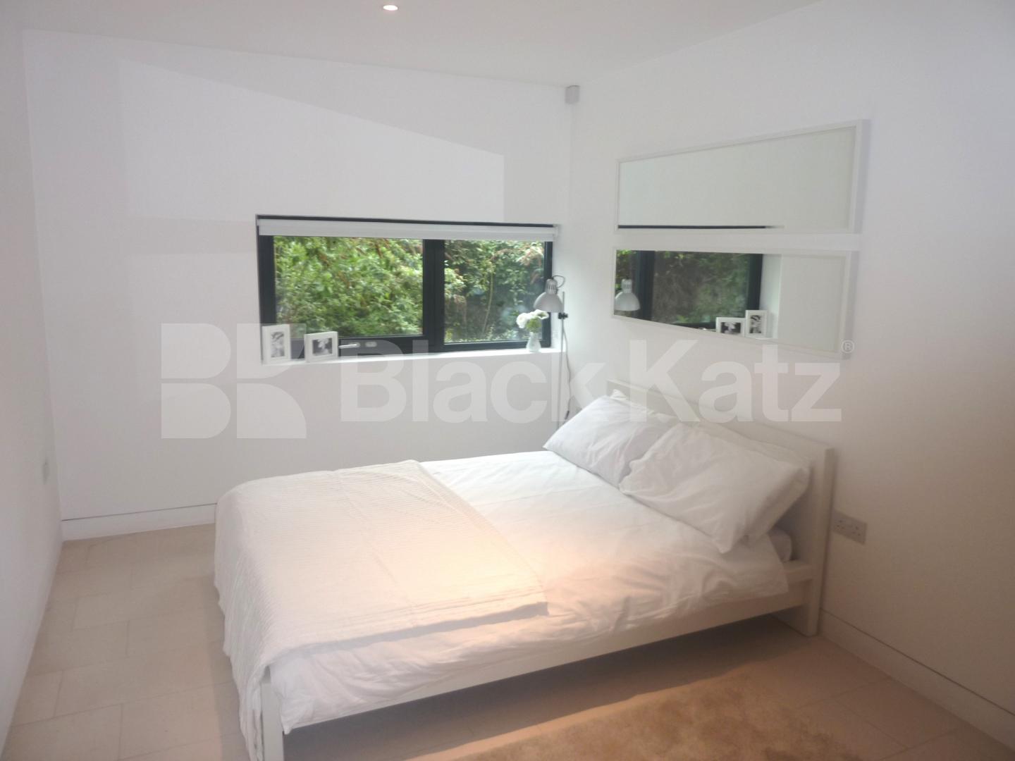 			LUXURY MODERN DEVELOPMENT!, 2 Bedroom, 1 bath, 1 reception Flat			 Oval Road, PRIMROSE HILL / REGENTS PARK